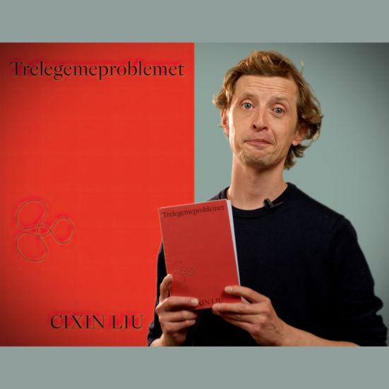 Bibliotekets litteraturformidler Philip holder bogen "Trelegemeproblemet" 