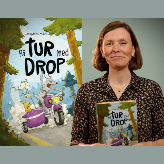 Bibliotekets litteraturformidler Sara holder bogen "På tur med drop"