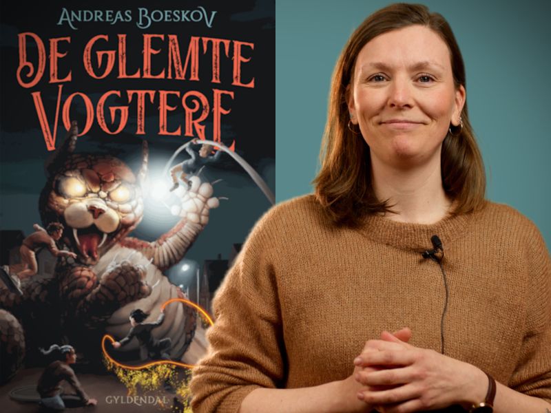 Bibliotekets litteratuformidler Sara foran bogen "De glemte vogtere"