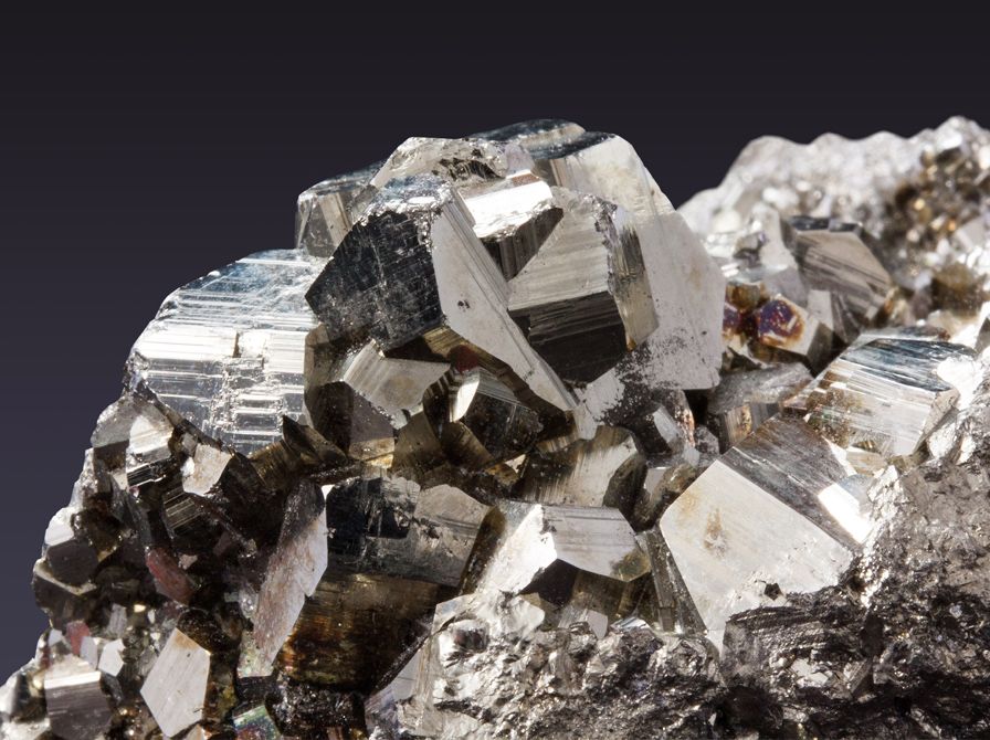 sølvglinsende mineralsten